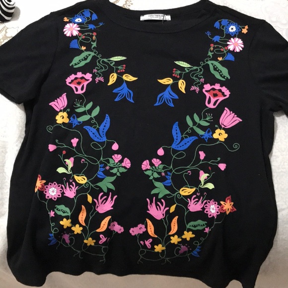 Zara Tops - Zara slightly cropped tee